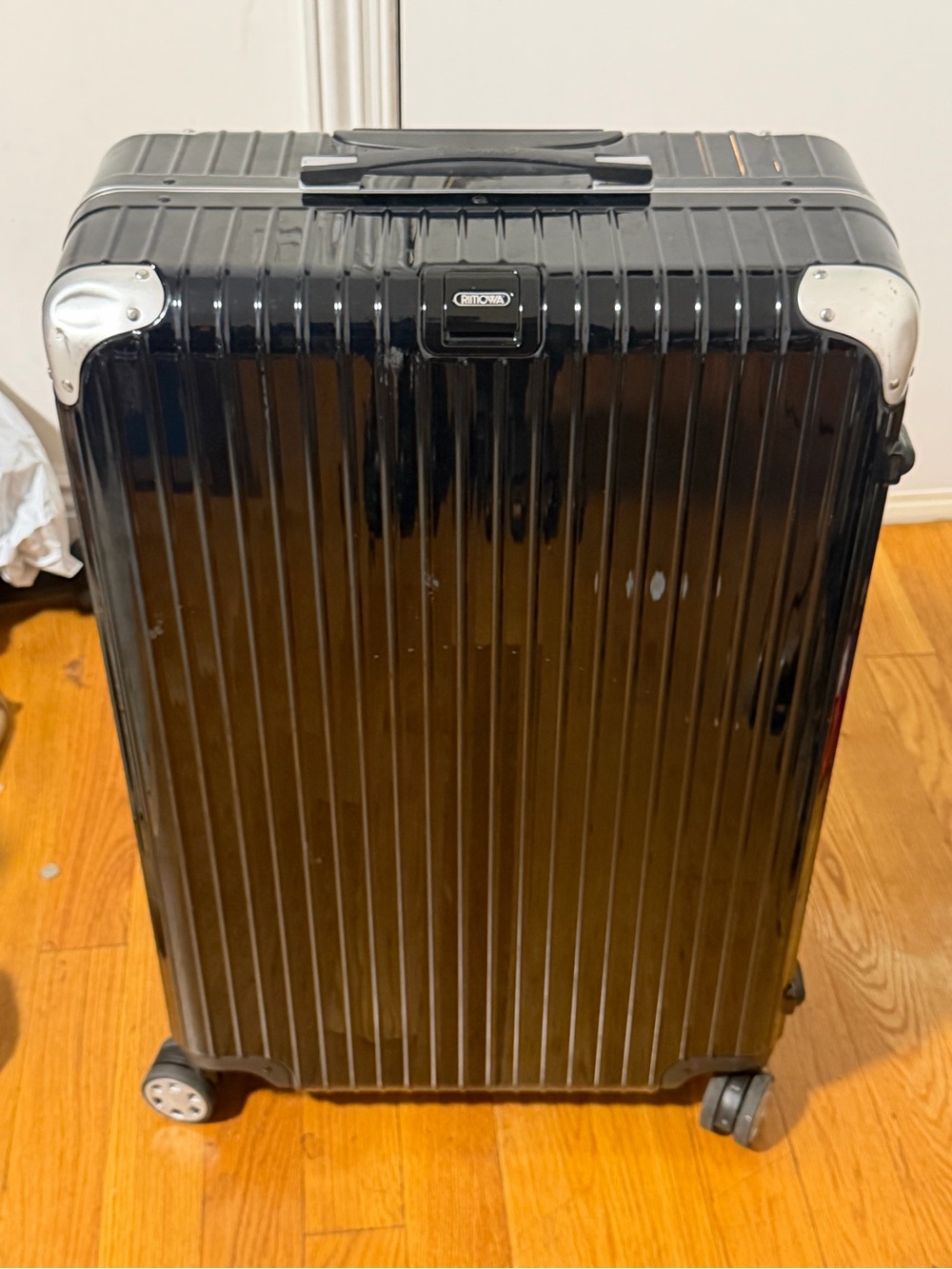 RIMOWA Glossy large Black Hard-Shell Spinner Suitcase